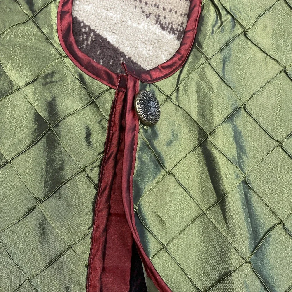 Dorothy Madans Christmas Tree Skirt‎ Green Burgundy Gold Scroll Quilted
